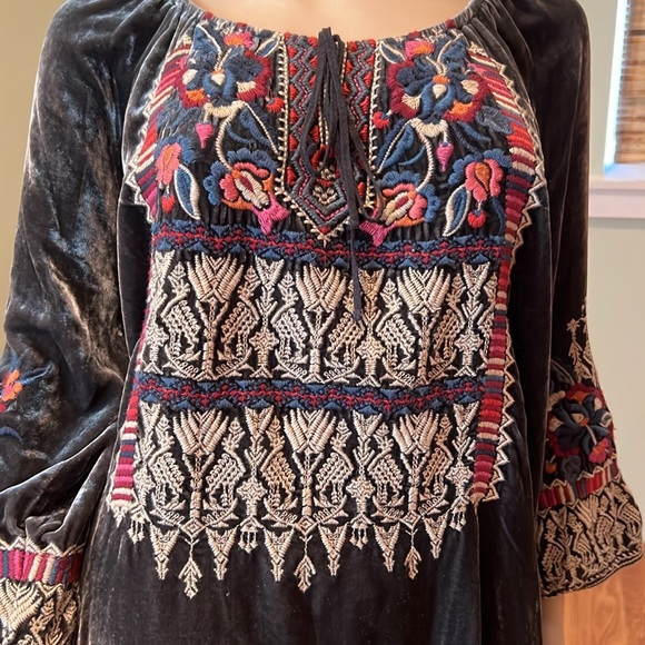 Johnny Was Velvet And Silk Heavily Embroidered Top With Tie At Neck Size L - Picture 2 of 11